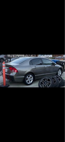 2006 Honda Civic clean title automatic leather seats - $3,500