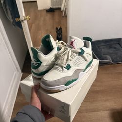Jordan 4 Pine Green 