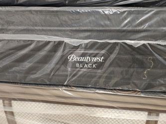 Full size Beautyrest Sealy pillow top mattress special