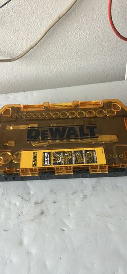 DeWalt 1/4” and 3/8” socket set