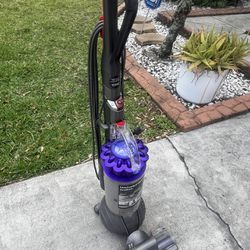 Dyson Animal Ball Upright Vacuum Works Great