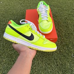 Nike Dunk Low Splash Volt