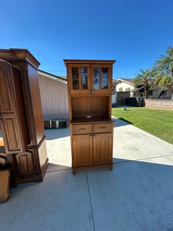 Kitchen cabinet
