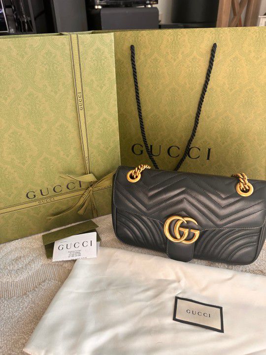 Gucci Marmont Shoulder Bag (Small)