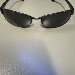 Ray-Ban RB 3364 002/58 Polarized Sunglasses Black Frame Green Lens 62mm Product Overview Up for sale is a pair of authentic, pre-owned Ray-Ban RB 3364