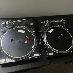2 Pair Gemini SV2200 Turntables