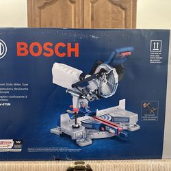 BOSCH GCM18V-07SN 18V Cordless 7-1/4” Sliding Miter Saw + 2 Batteries & Charger