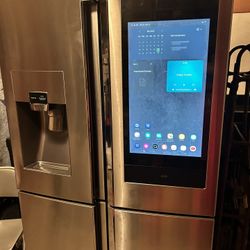 SAMSUNG FAMILY HUB REFRIGERATOR 