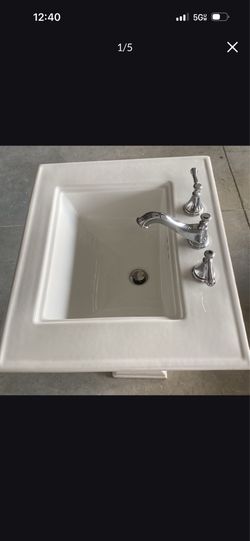 Kohler pedestal lav with kohler faucet