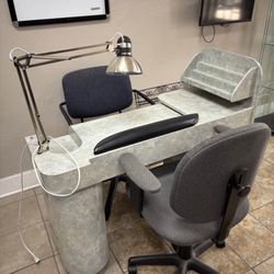 Manicure Table With 2 Chairs
