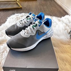 Nike Running Shoes size 6youth