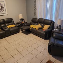 Black Leather Sofas / Recliners 