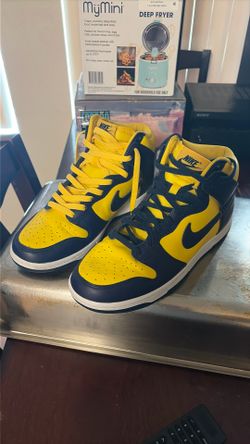 NIKE DUNKS (MICHIGAN)