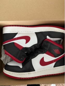 Jordan 1 mid