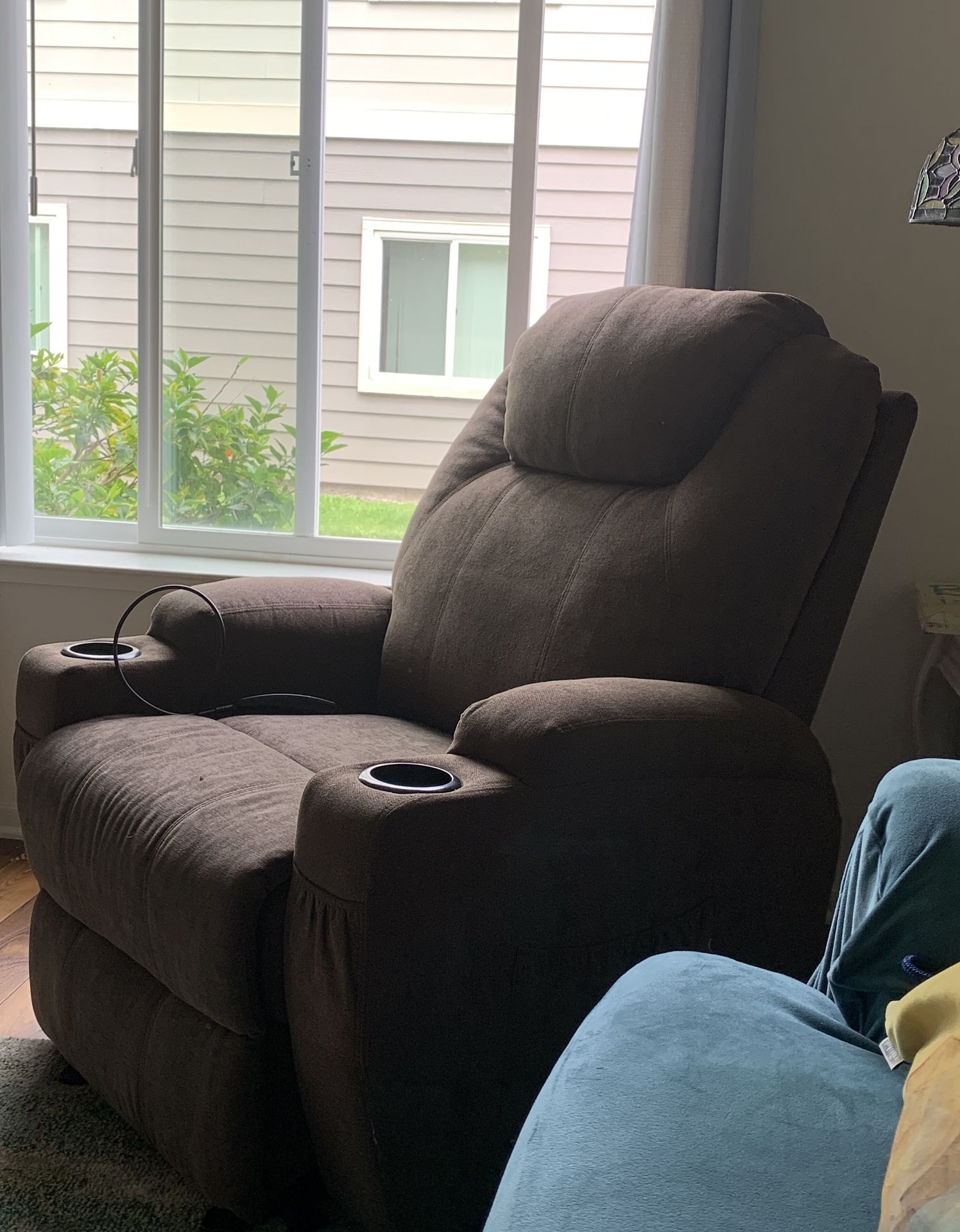 Reclining Chair With Massage, Heat, 2 Cup Holders.