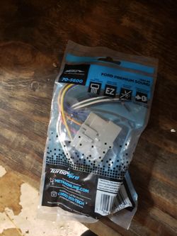 Ford/mercury radio hardness adapter