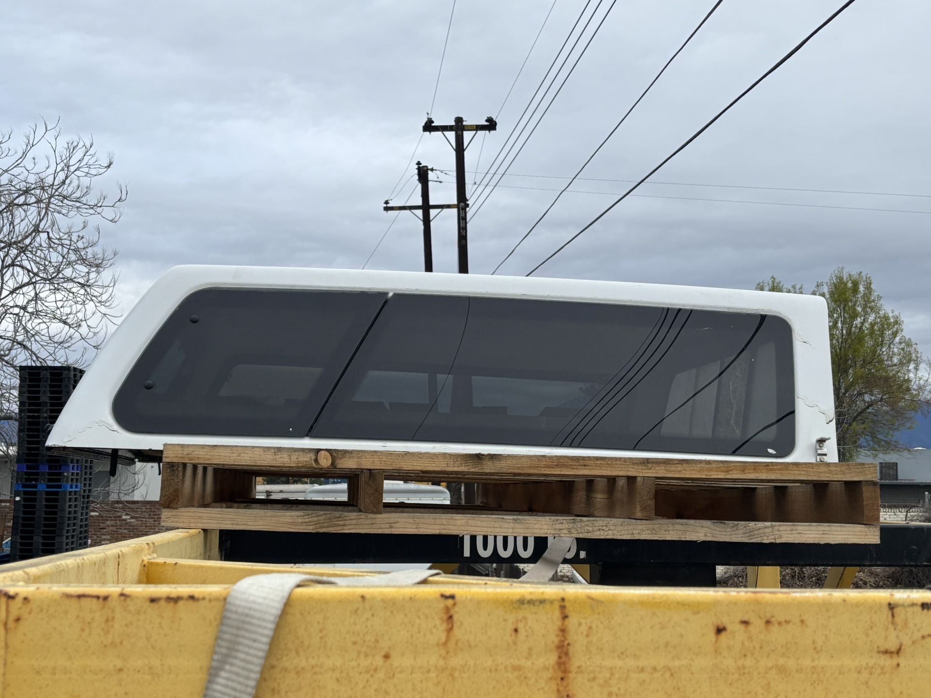 Camper Shell From 1999 Dodge Ram 2500 6ft Bed for Sale in Montclair, CA ...