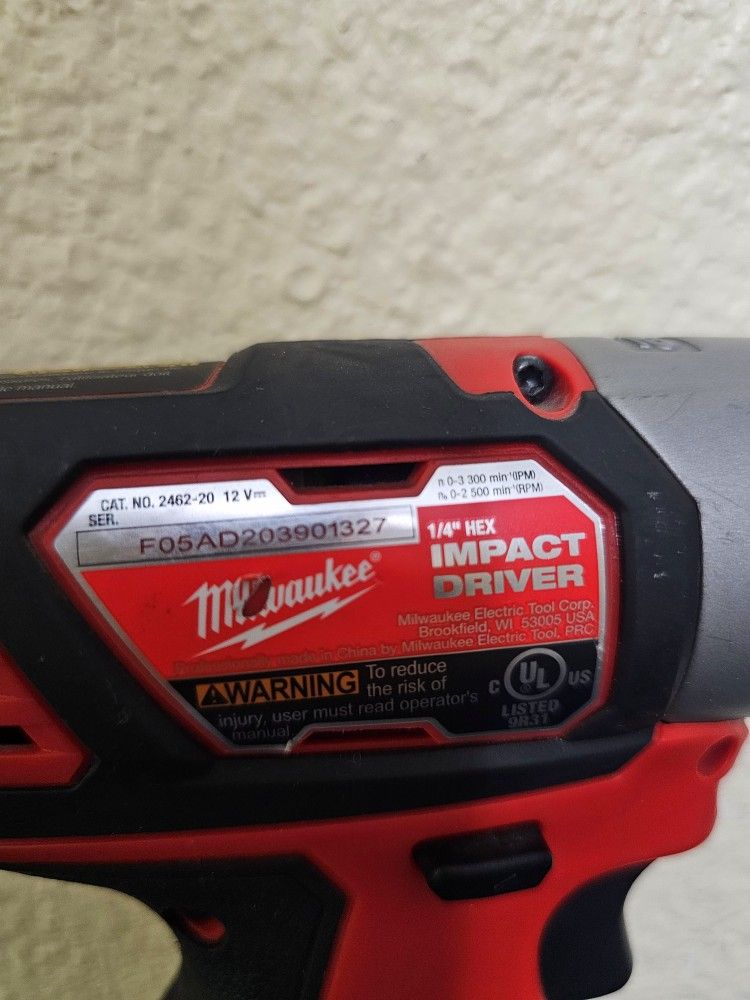 MILWAUKEE M12 1/4 HEX IMPACT DRIVER