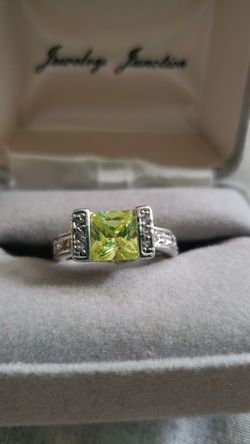 Yellow-green Gemstone Ring