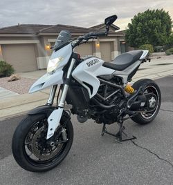 2014 Ducati Hypermotard 821 Streetfighter