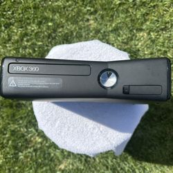 XBOX 360 Console With 2 Wireless Controllers 