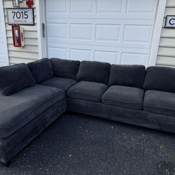 Modern black sectional sofa – Deep cleaned & ready for a new home