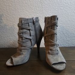 HEEL BOOTS GREY 7.5