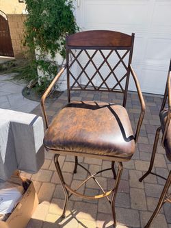 3 Bar stools - Near New!