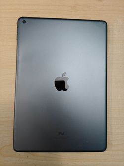 iPad 64GB Space Gray - Cracked Screen (As-Is)