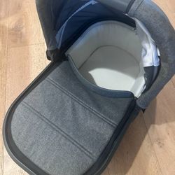 Uppababy bassinet & Connectors 