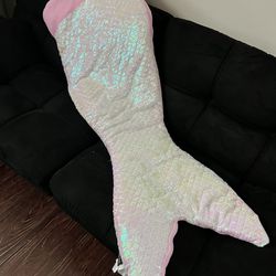 Cynthia Rowley Sequins Mermaid Tail Snuggle Wrap Blanket Sleeping Bag Pink.