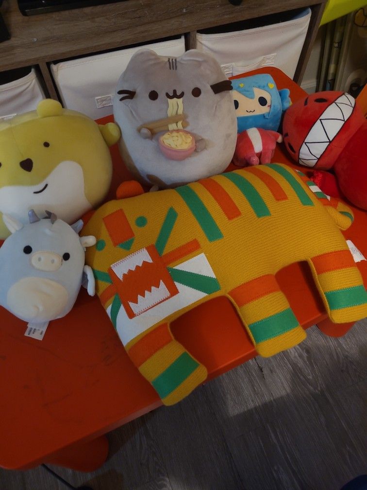 Various Plush (Pusheen, Squishmallow, Daiso, Etc)