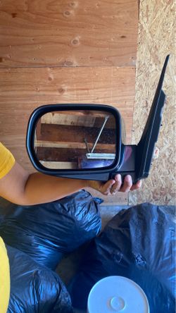 Left side mirror for a Honda pilot 2004