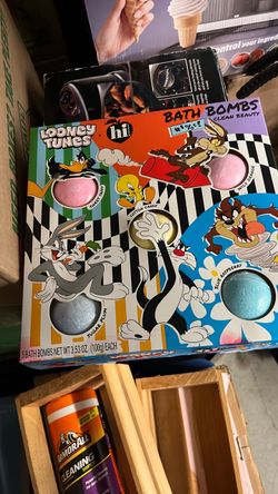Looney Tunes x Hi Bath Bombs Set