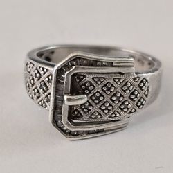 ESTATE VINTAGE GENUINE DIAMONDS Sterling
Silver Buckle ring sz 6.5, 3.9 gr