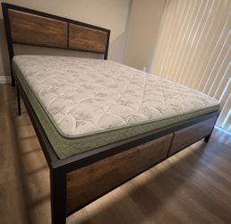 Nice Queen bed with good mattress
