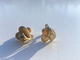 Vintage gold plated earrings