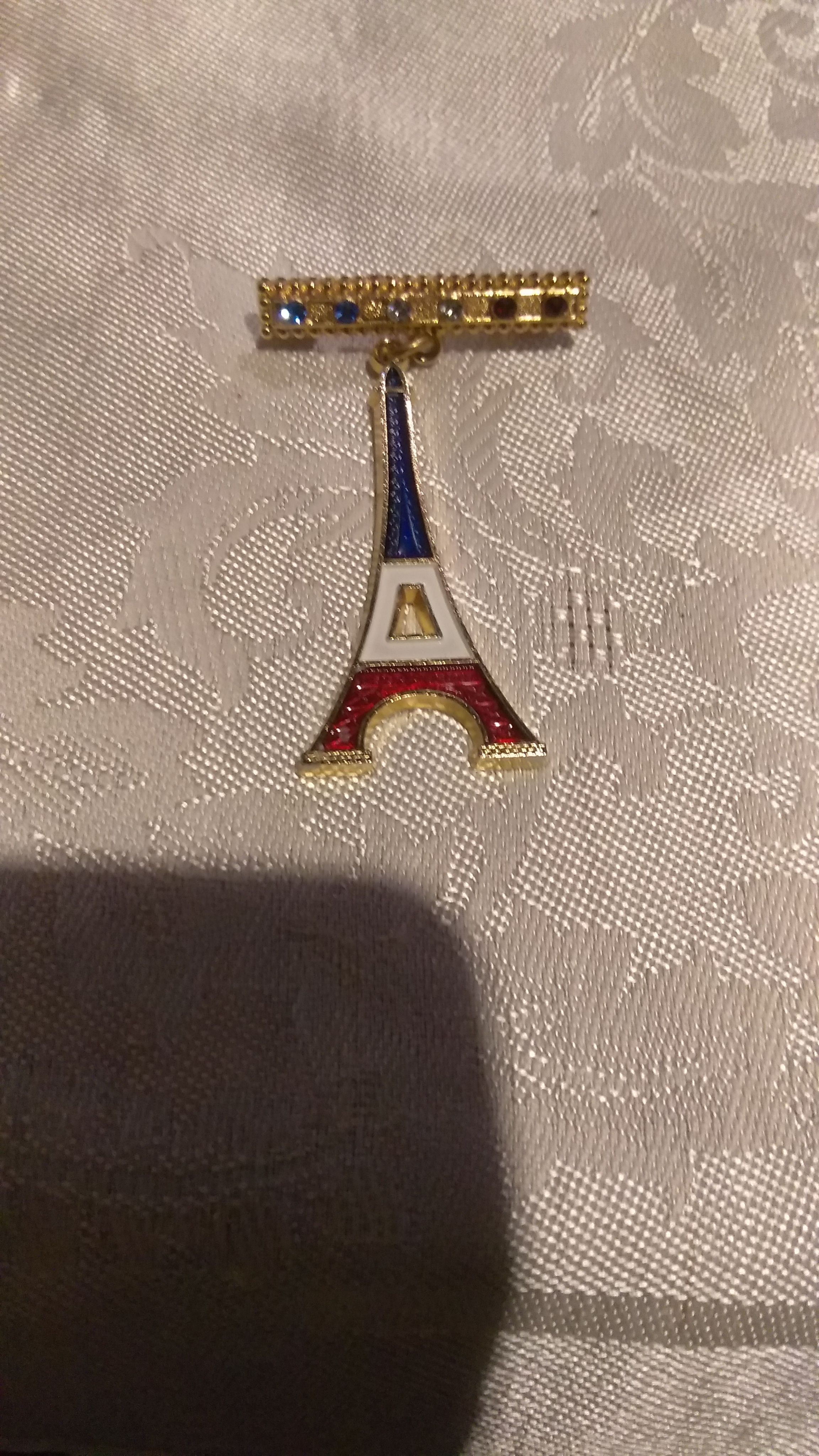 Vintage Eiffel Tower brooch/shirt pin