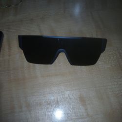 Burberry Sunglasses designer brand new