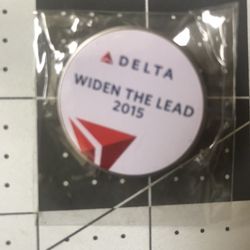 Brand new DELTA AIR LINES - WIDEN THE LEAD 2015 - CIRCULAR PIN