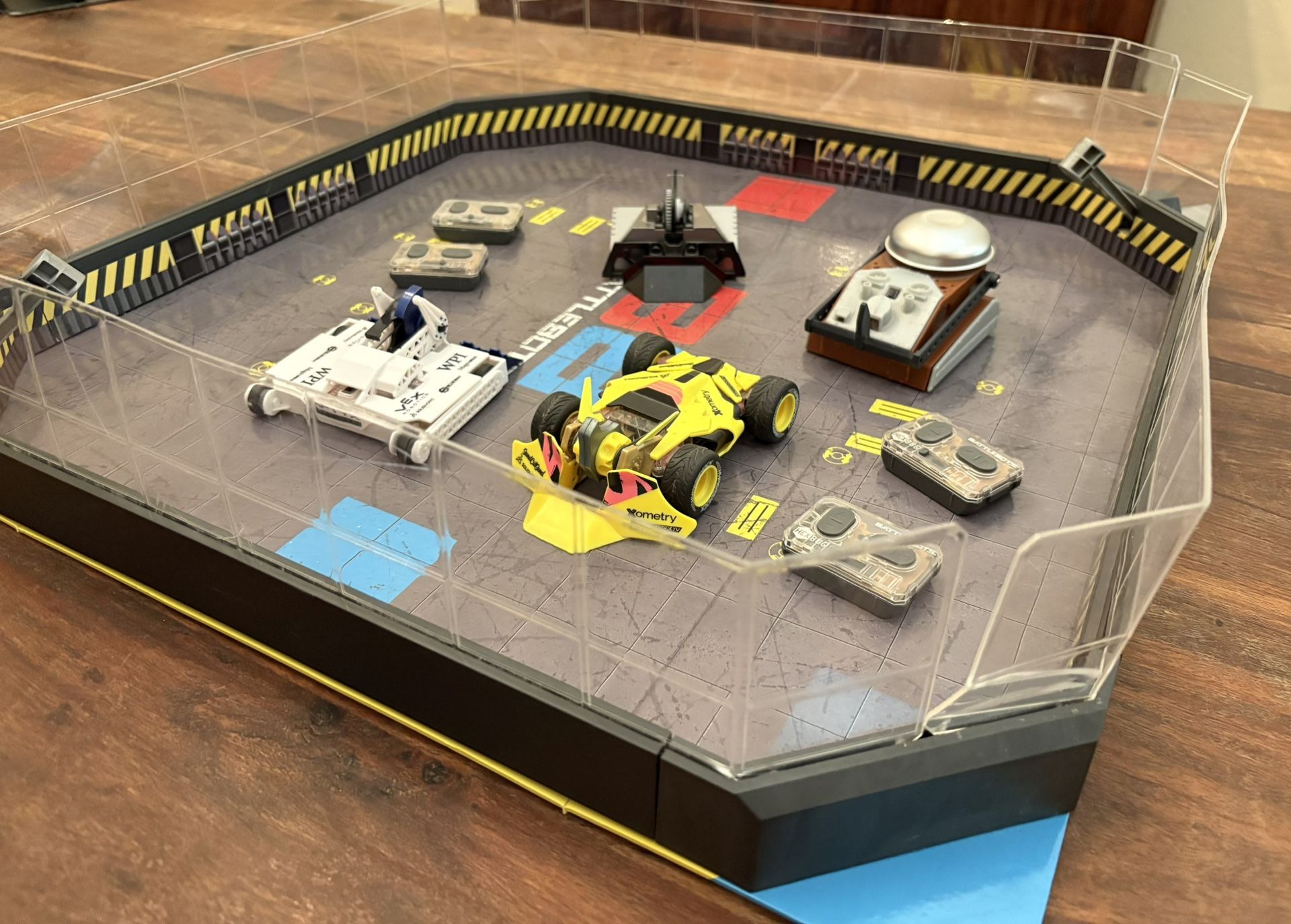 BattleBot Arena W/ 4 Bots