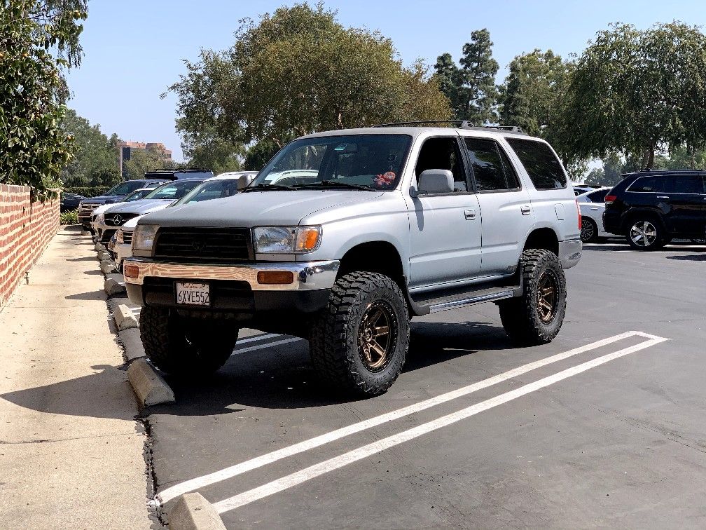 3rd gen Toyota 4runner oem running boards