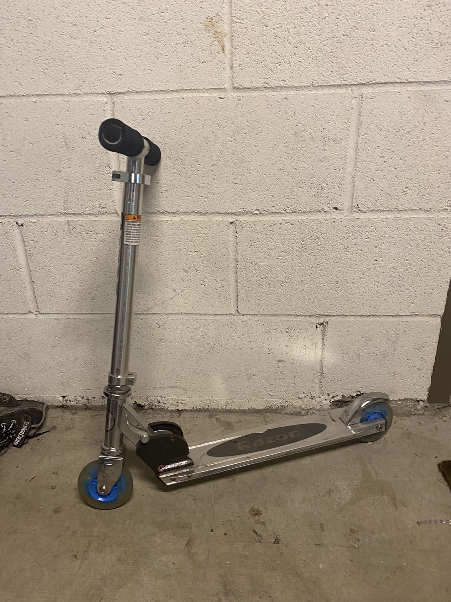 Adjustable razor scooter - Toluca Lake