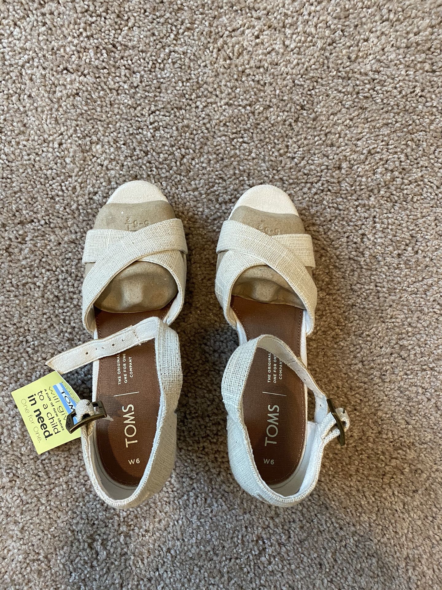 NEW: TOMS wedges. Size 6.