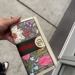 Authentic Gucci wallet For Sale