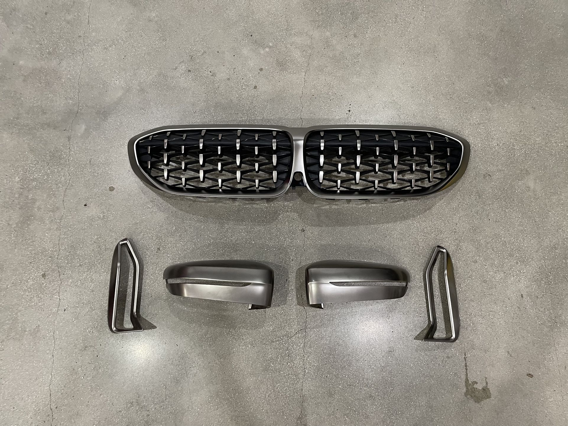 BMW M340i/330i Cerium Grey Kidney Grill, Air Ducts And Mirror Caps