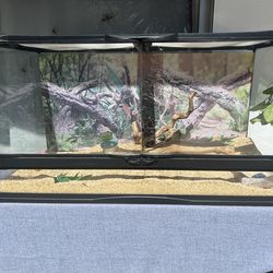 Glass reptile enclosure