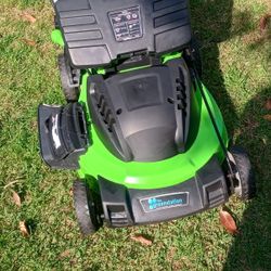 The GreenStation Electric Lawn Mower with Grass Bag 