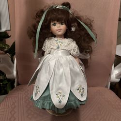 Robin Woods “ Daisy “14” Doll