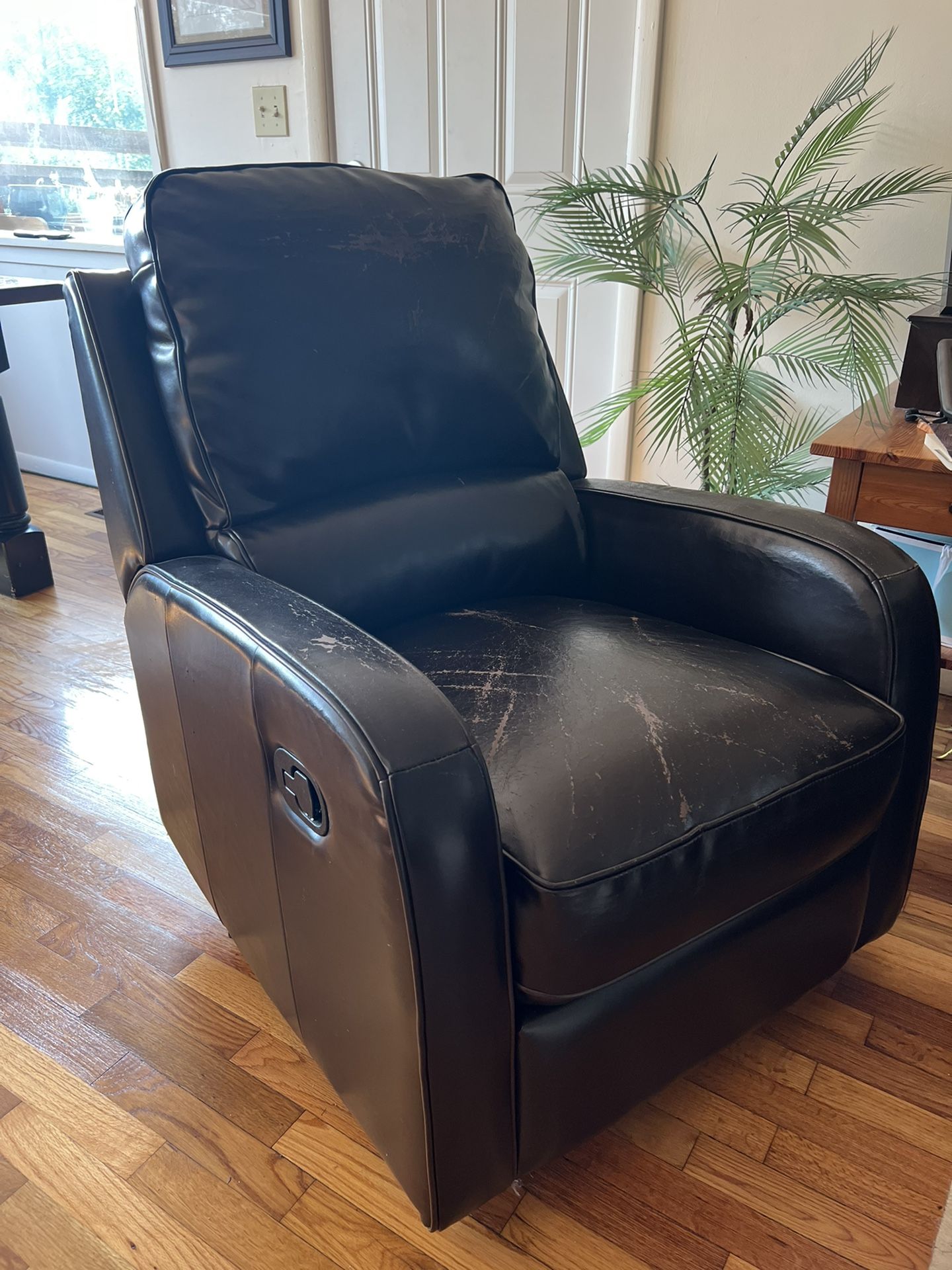 Leather Recliner for Sale in Bellingham, WA OfferUp